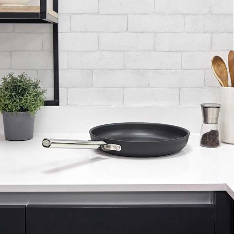 Smeg 11-inch Skillet CKFF2801BLM IMAGE 2