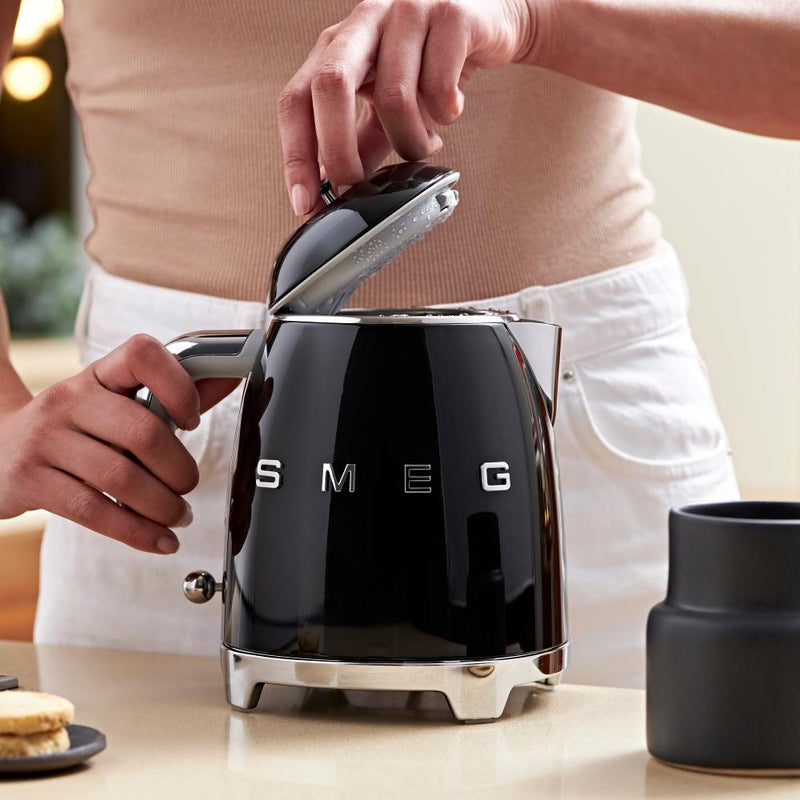 Smeg 0.8L Electric Kettle KLF05BLUS IMAGE 2