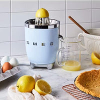 Smeg 50's Style Aesthetic Citrus Juicer CJF11PBUS IMAGE 5