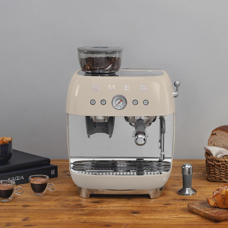 Smeg Retro-Style Espresso Manual Coffee Machine EGF03CRUS IMAGE 2