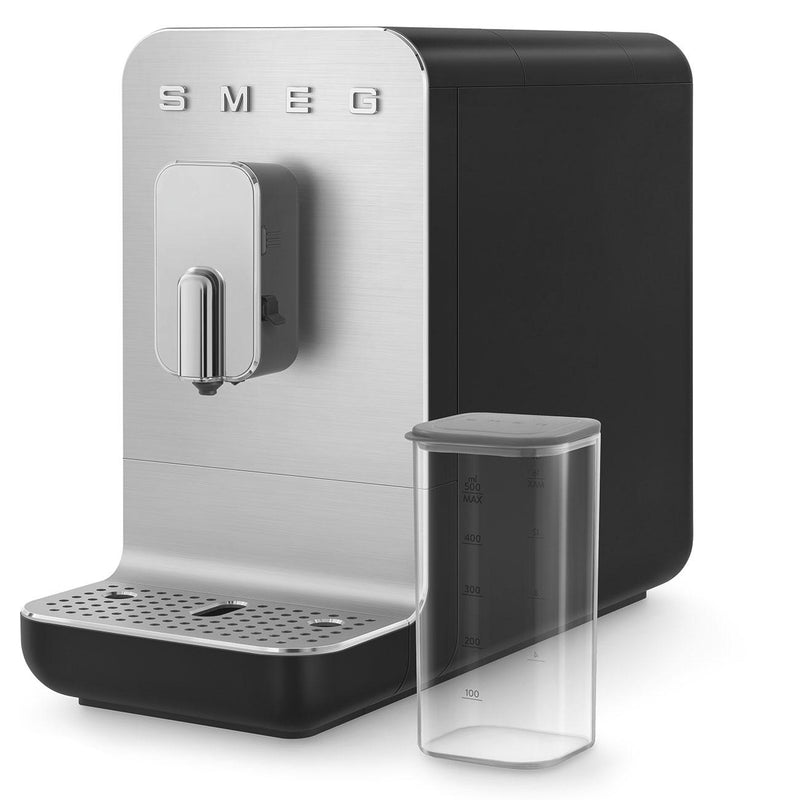 Smeg Collezione Aesthetic Automatic Coffee Espresso Machine with a Milk System BCC13BLMUS IMAGE 10