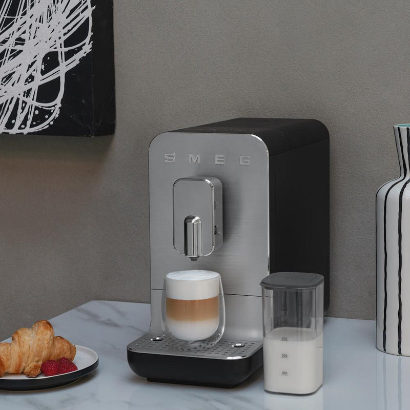 Smeg Collezione Aesthetic Automatic Coffee Espresso Machine with a Milk System BCC13BLMUS IMAGE 2