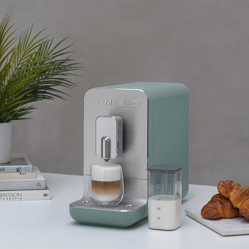 Smeg Collezione Aesthetic Automatic Coffee Espresso Machine with a Milk System BCC13EGMUS IMAGE 2