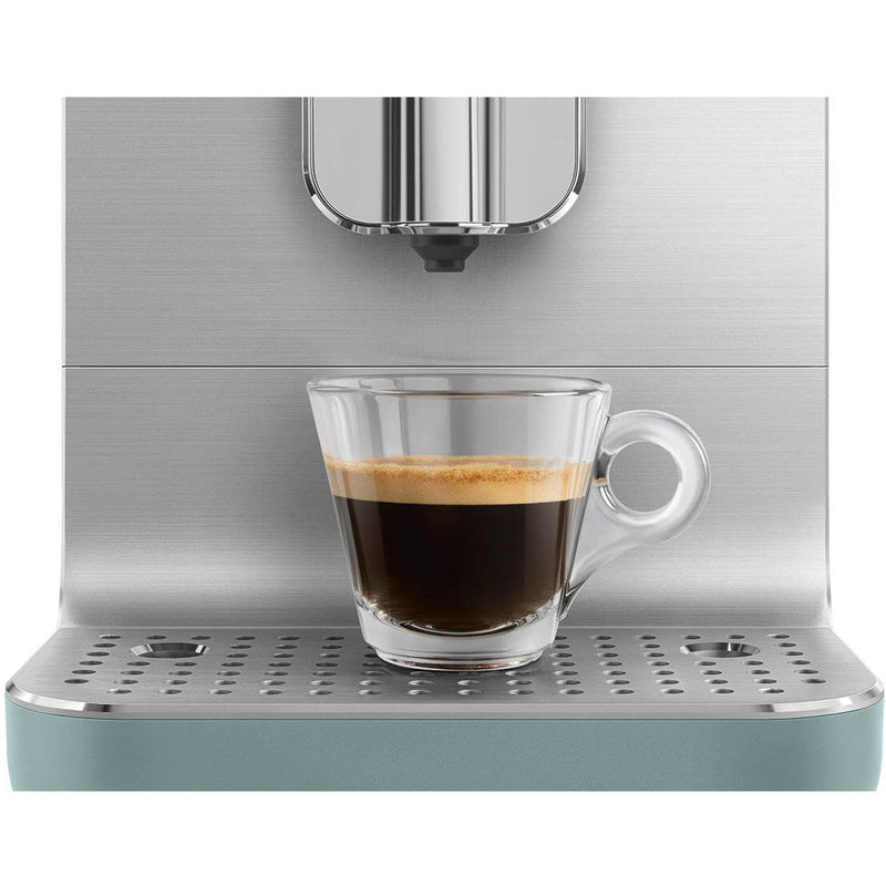 Smeg Collezione Aesthetic Automatic Coffee Espresso Machine with a Milk System BCC13EGMUS IMAGE 6