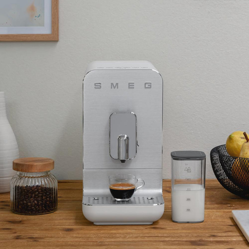 Smeg Collezione Aesthetic Automatic Coffee Espresso Machine with a Milk System BCC13WHMUS IMAGE 2