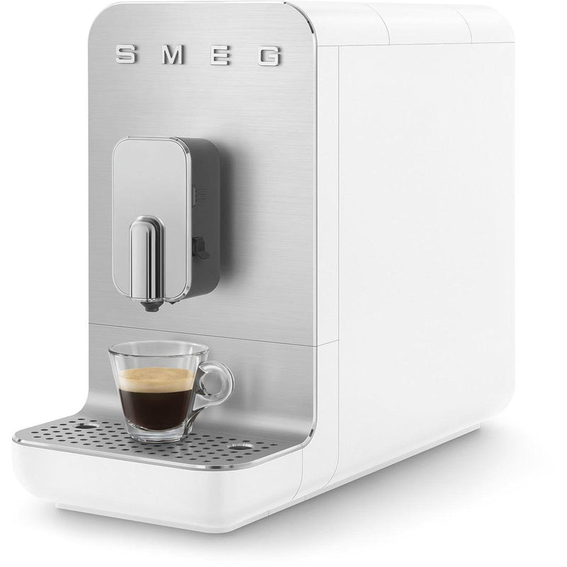 Smeg Collezione Aesthetic Automatic Coffee Espresso Machine with a Milk System BCC13WHMUS IMAGE 4