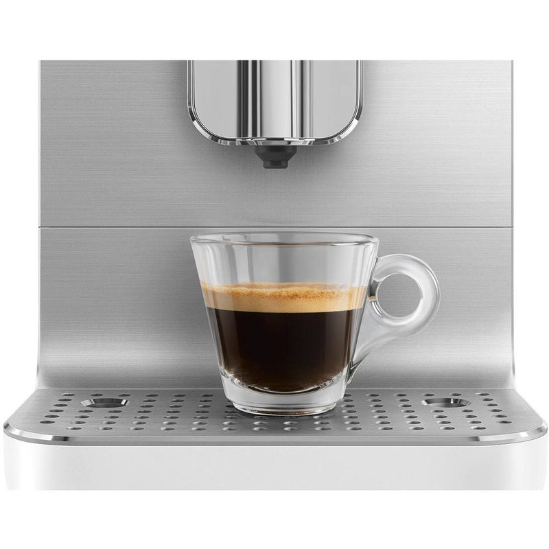 Smeg Collezione Aesthetic Automatic Coffee Espresso Machine with a Milk System BCC13WHMUS IMAGE 6