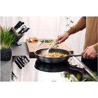 Zwilling 8-inch Frying Pan 1029411 IMAGE 6