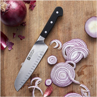 Zwilling Pro 7-inch Santoku Knife 1002816 IMAGE 2