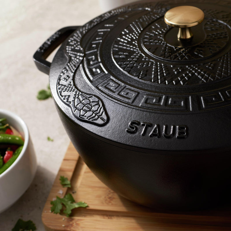 Staub 4.8L Cast Iron Round Essential French Oven with Snake Lid 1032796 IMAGE 2