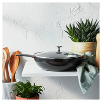 Staub 26CM CAST IRON DAILY PAN WITH GLASS LID 1010643 IMAGE 5